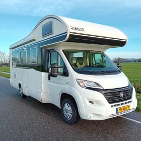 Luxe Fiat Rimor Alkoof 6 persoons Familiecamper 2016 Stapelbed
