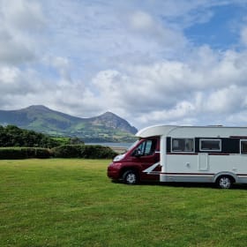 "Bryn" – 4-persoons Adria Mobil halfintegraal uit 2009