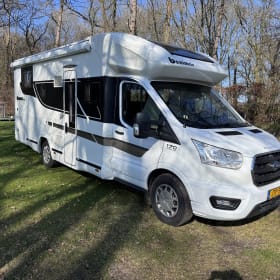 Luxe camper, automaat en zeer geschikt voor wintersport/koude gebieden