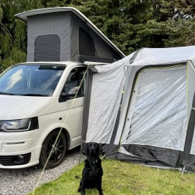 Earle – EARLE - VW T5 Campervan (4 slaapplaatsen)