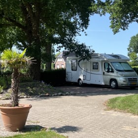 Ixeo IT 720 – Luxe 4p Bürstner semi-integraal met Queens bed