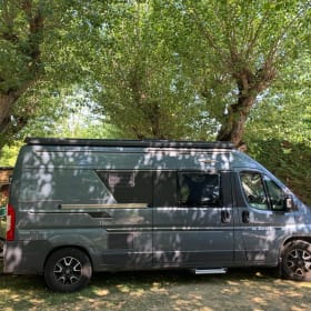 Adria Twin Family Van voor 4 personen