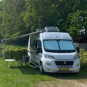 Ideale Buscamper (2 vaste slaapplaatsen) uit 2016 (Pilote/Bavaria)