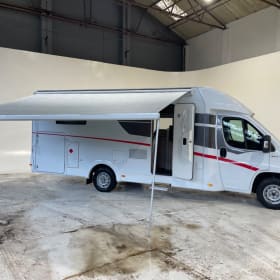 Ernie – 4 berth Sunlight T68 with end bedroom insurance included 