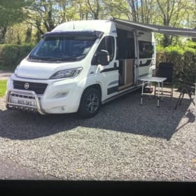 Maak kennis met Socks, onze 4-persoons Fiat Ducato uit 2015 