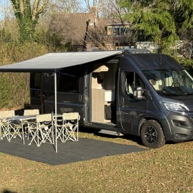 4p Pössl bus uit 2020