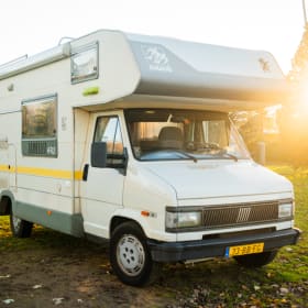 Babushka  – 5p Fiat alcove uit 1992 (Nieuw Vennep, hillegom of Haarlem)
