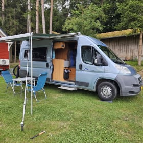 Pössl 2 win luxury bus e bike carrier