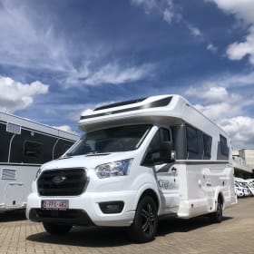 Brand new, hyper-equipped 5p semi-integrated, automatic 190 hp