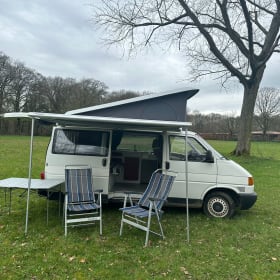 het witte schaap – 4p Volkswagen campervan uit 1997