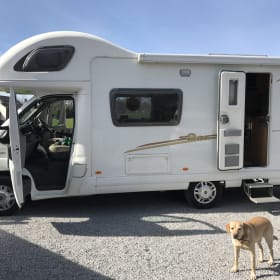Swifty – Gezellige camper met 4 slaapplaatsen voor al uw gezinsavonturen.....