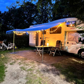 Heerlijke familie camper – 6p Ford alcove uit 2003