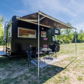 5p zwarte Fiat alcove 