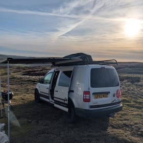 Callie the Caddy – Off-Grid 4x4 van. Insurance included!