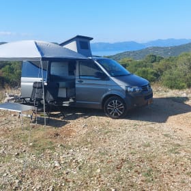 2p Volkswagen bus uit 2015