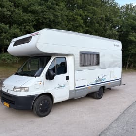 Heerlijke en praktische Dethleffs camper voor 2 tot 6 personen. 
