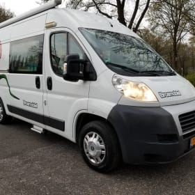 De Klaproos – Luxury 2-person camper with spacious fixed double bed!