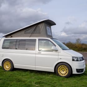 Lola – Luxury VW T5.1 Campervan | Off Grid | Solar, Diesel Heater, Pop-Top | Essex