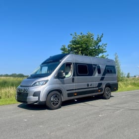 - Luxe Adria Twin 60 Years – met lengtebedden & volledig uitgerust