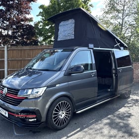 GreyWolf – VW T6.1 Campervan - 4 slaapplaatsen - bouwjaar 2021 - Keuken 