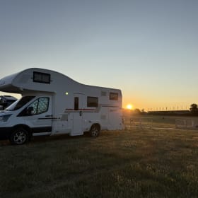 8-Bett-Ford-Bus ab 2021