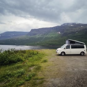 Liv – 2p Volkswagen campervan uit 2009