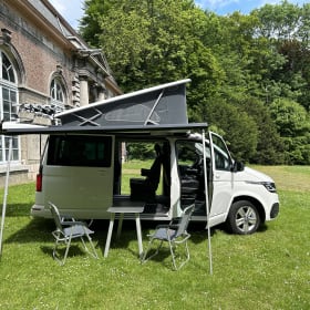 4p Volkswagen campervan uit 2020