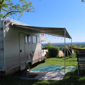 De Roze Olifant – Spacious family camper - 7p Ford alcove from 1998 