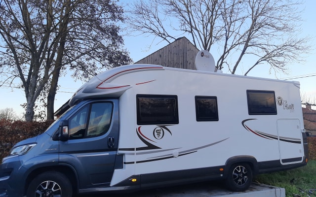 Rental - Low profile motorhome - null - #44633