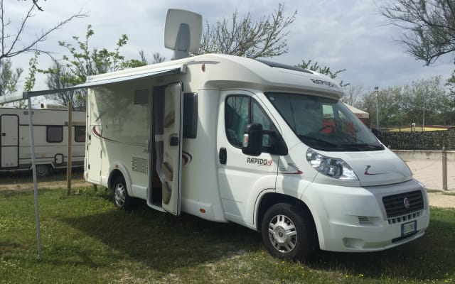 Location - Camping-car Profilé - null - #86783