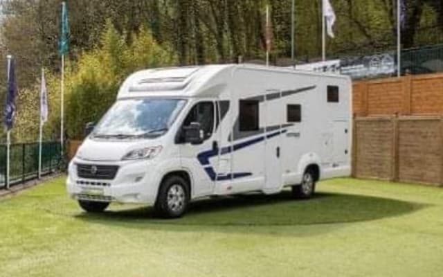 Vermietung - Teilintegriertes Wohnmobil - null - #98674