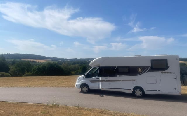 Rental - Low profile motorhome - null - #98493