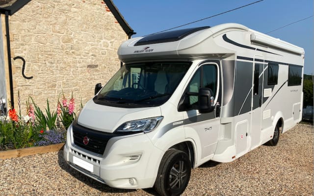 Rental - Low profile motorhome - null - #32042