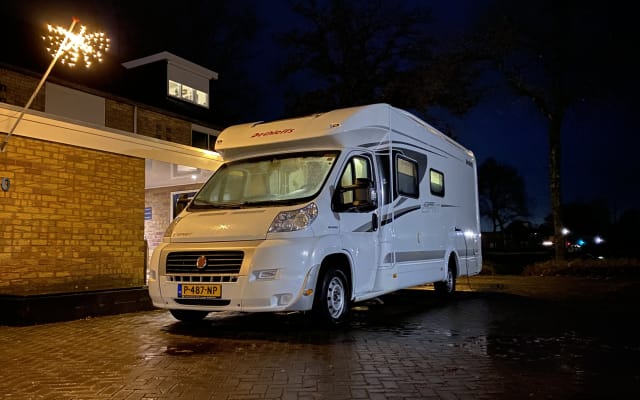 Vermietung - Teilintegriertes Wohnmobil - null - #42670