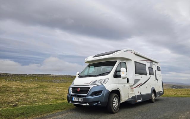 Rental - Low profile motorhome - null - #72817