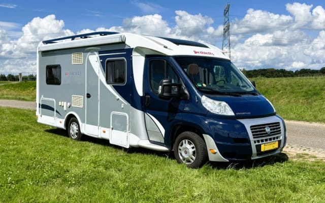 Vermietung - Teilintegriertes Wohnmobil - null - #93229