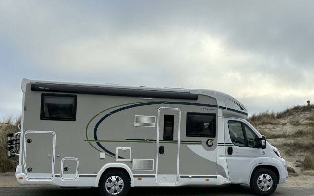 Hire - Low profile motorhome - null - #93289