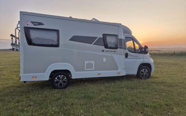 Rental - Low profile motorhome - null - #89477