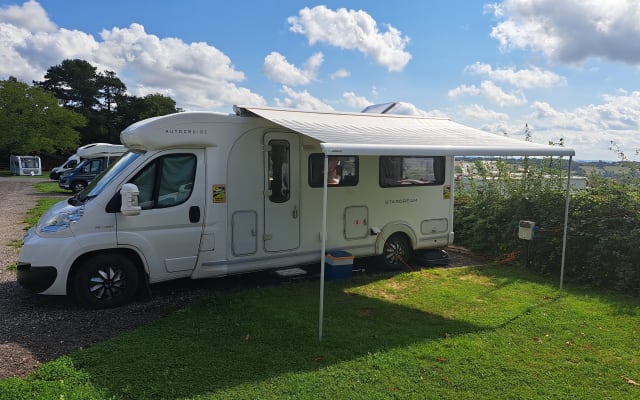 Rental - Low profile motorhome - null - #96102