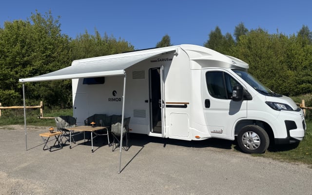 Rental - Low profile motorhome - null - #95901