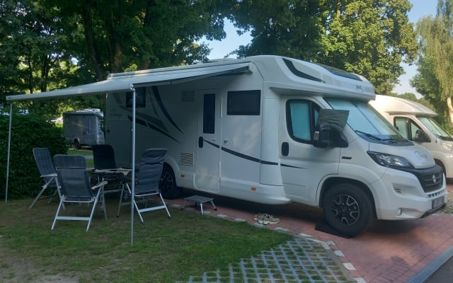 Rental - Low profile motorhome - null - #97886