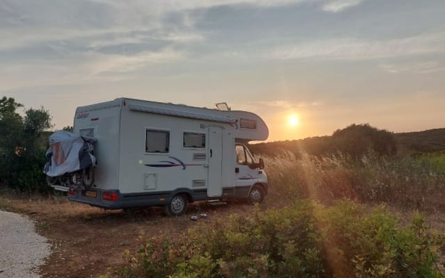 Boeking - Alkoof camper - null - #91368