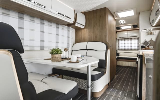 Vermietung - Teilintegriertes Wohnmobil - null - #46762