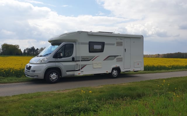 Rental - Low profile motorhome - null - #17107