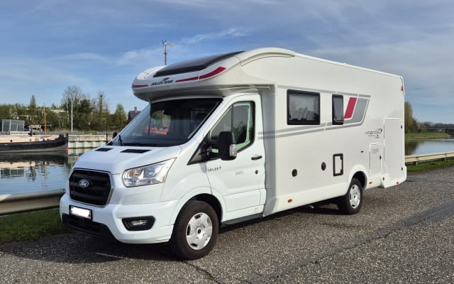 Rental - Low profile motorhome - null - #95194