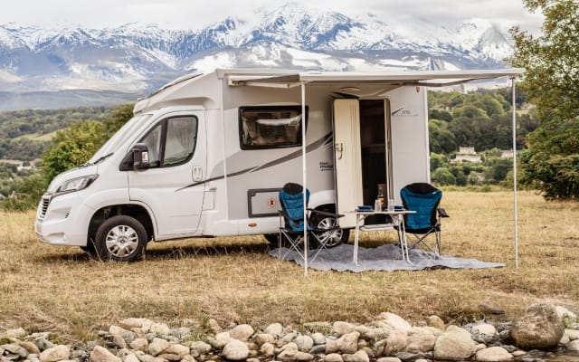 Rental - Low profile motorhome - null - #92153