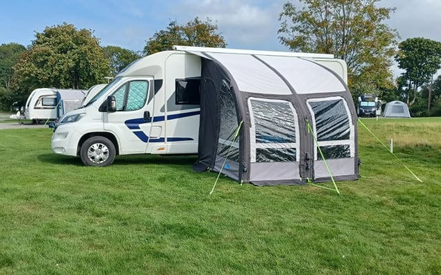 Rental - Low profile motorhome - null - #90911