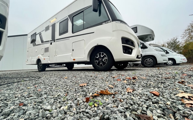 Location - Camping-car Intégral - null - #48571