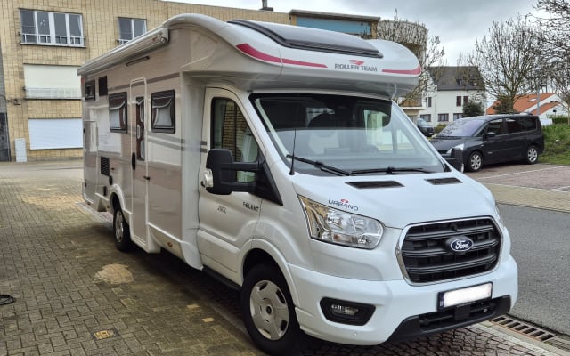 Rental - Low profile motorhome - null - #95194