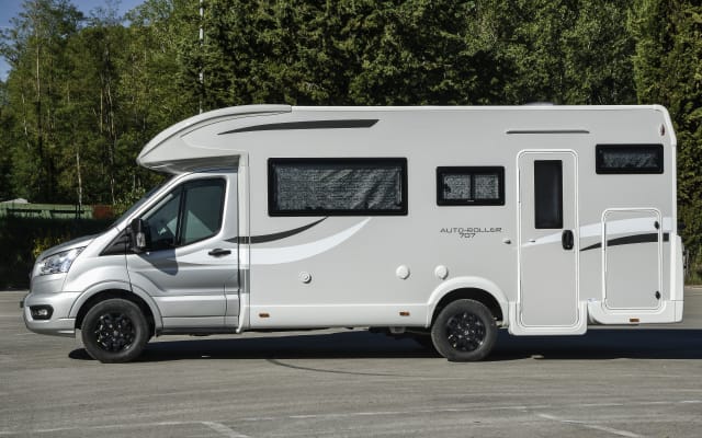 Rental - Low profile motorhome - null - #13934